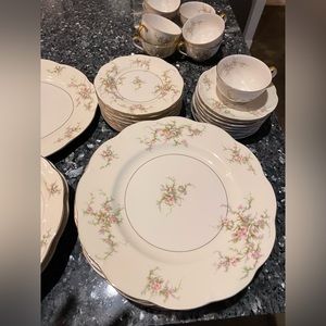 35 PC Theodore Haviland- Dinner Set- Rosalinde, Excellent Condition- No chips